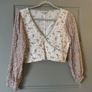 AE Log Sleeve Cropped Shirt